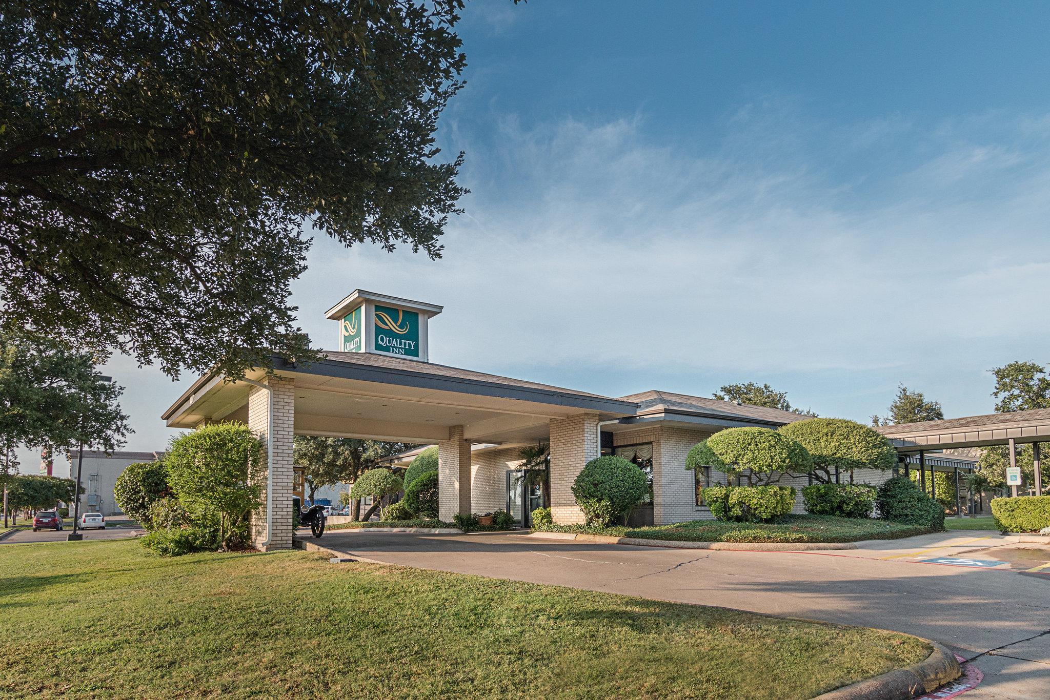 Quality Inn Ennis Exterior photo