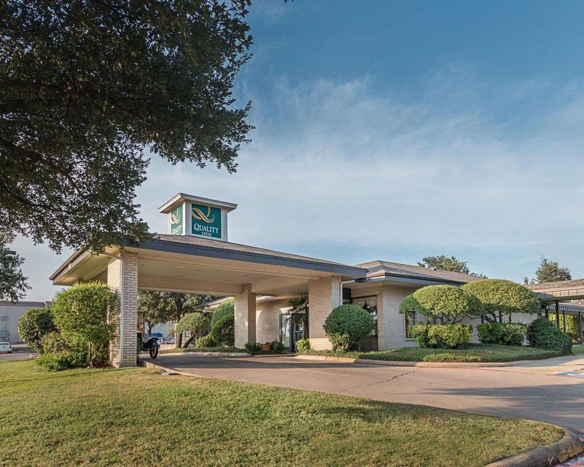 Quality Inn Ennis Exterior photo